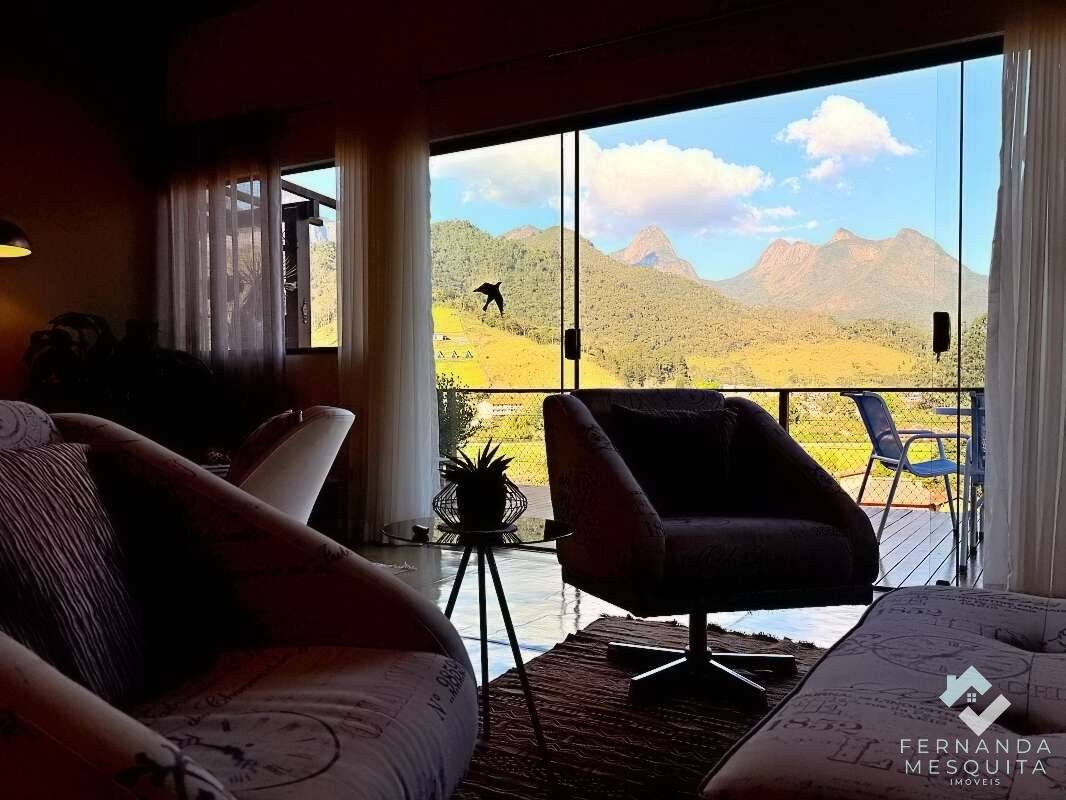  - Charmosa Casa em Condomínio com Vista Panorâmica para a Mulher de Pedra, Deck Privativo e Lazer Completo – Vargem Grande (Próximo ao Le Canton)