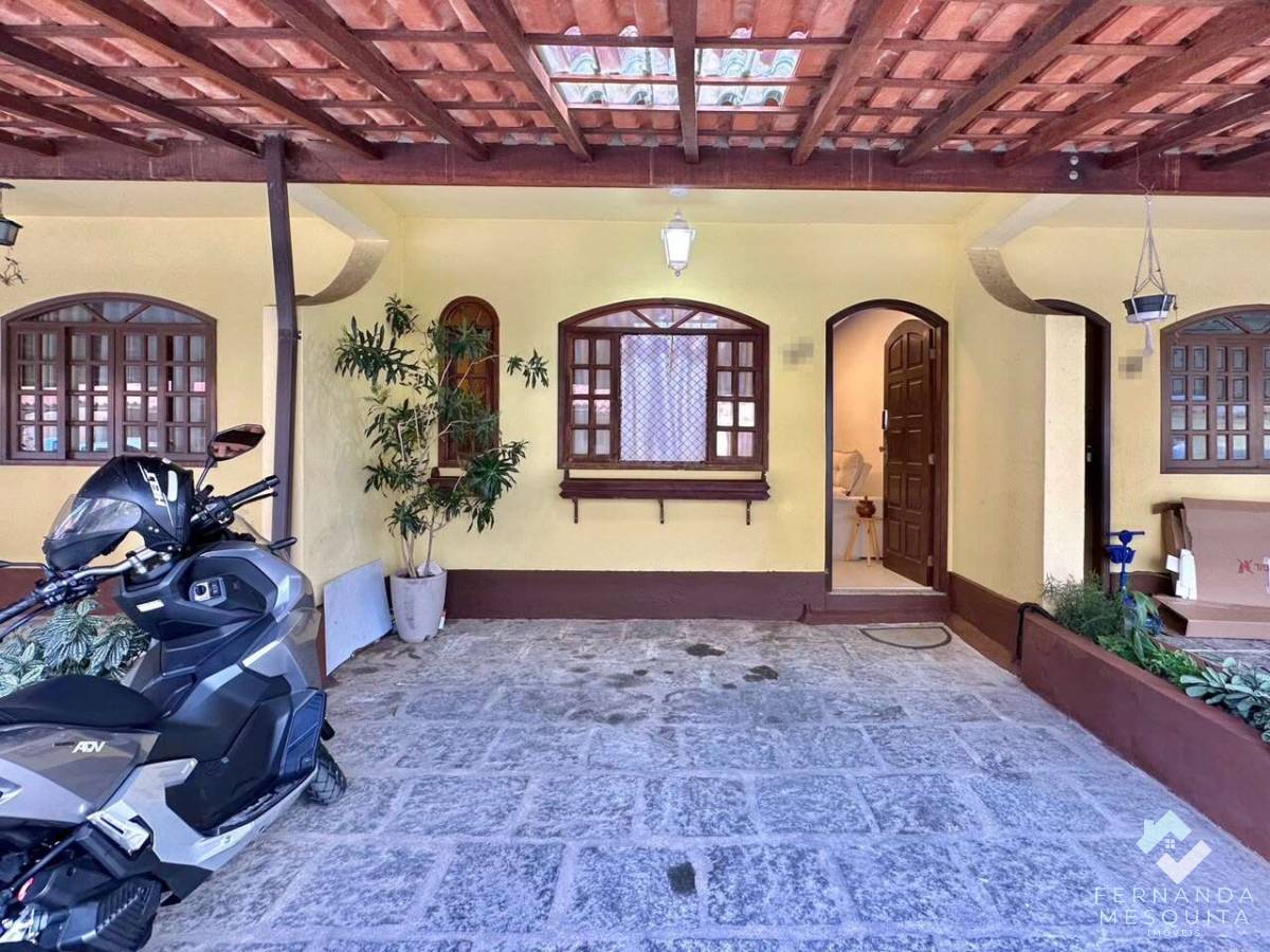 Charmosa Casa Triplex de 76 m² com 3 Quartos, Espaço Gourmet Privativo e Lazer Completo – Parque São Luíz (Apenas 3 Minutos do Centro), Teresópolis/RJ - Fernanda Mesquita Imóveis | Um novo capítulo pede um novo lar. Encontre aqui.