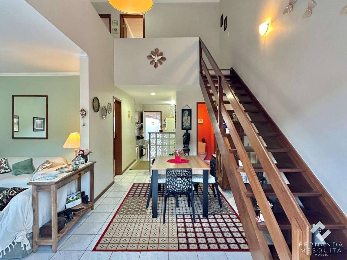  - Charmosa Residência de 100 m² Estilo Europeu com 3 Quartos (1 Suíte), Vista para as Montanhas do Parque Nacional e Lazer – Granja Guarani, Teresópolis