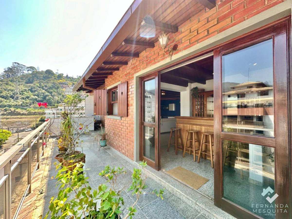 Cobertura à venda em Teresópolis, Agriões, com 2 quartos, 124m² - Fernanda Mesquita Imóveis | Um novo capítulo pede um novo lar. Encontre aqui.