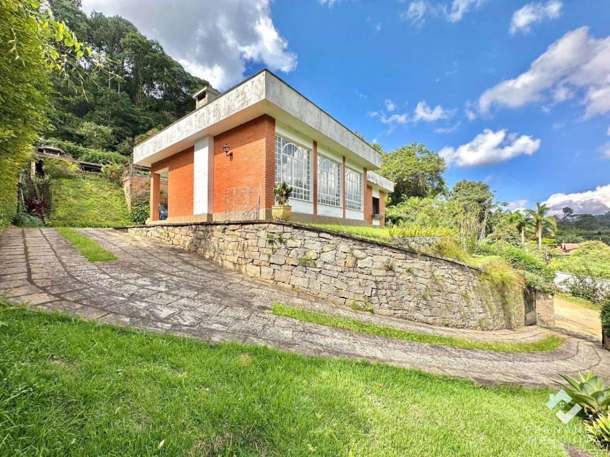  - Encantadora Casa Linear com 327 m², Lazer Completo, Loft Anexo e Terreno de 1.370 m² – Albuquerque, Teresópolis/RJ