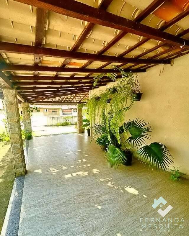  - Encantadora Casa Térrea de 100 m² com 2 Quartos, Fino Acabamento em Porcelanato, Varanda Colonial, Garagem Coberta e Amplo Quintal – Água Quente