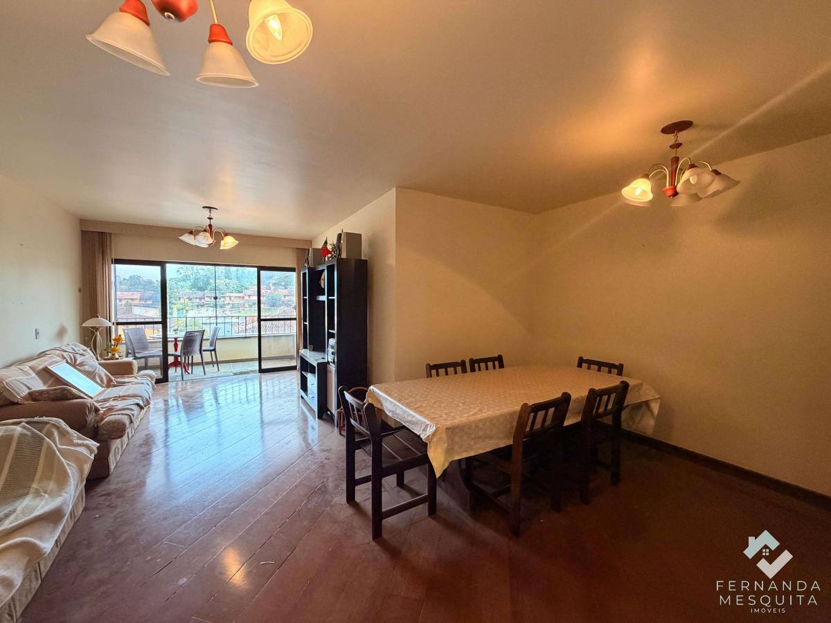  - Espaçoso Apartamento de 130 m² com 3 Quartos (1 Suíte), Piso em Tábua Corrida, Varanda com Vista Panorâmica e 2 Vagas – Bairro do Alto, Teresópolis/RJ