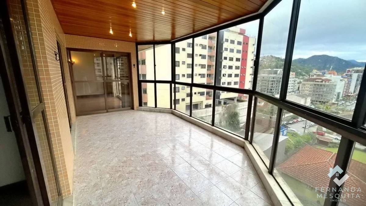  - Espaçoso Apartamento de 4 Quartos (3 Suítes), Varanda Fechada em Vidro, 2 Vagas e Lazer Completo – Agriões, Teresópolis/RJ