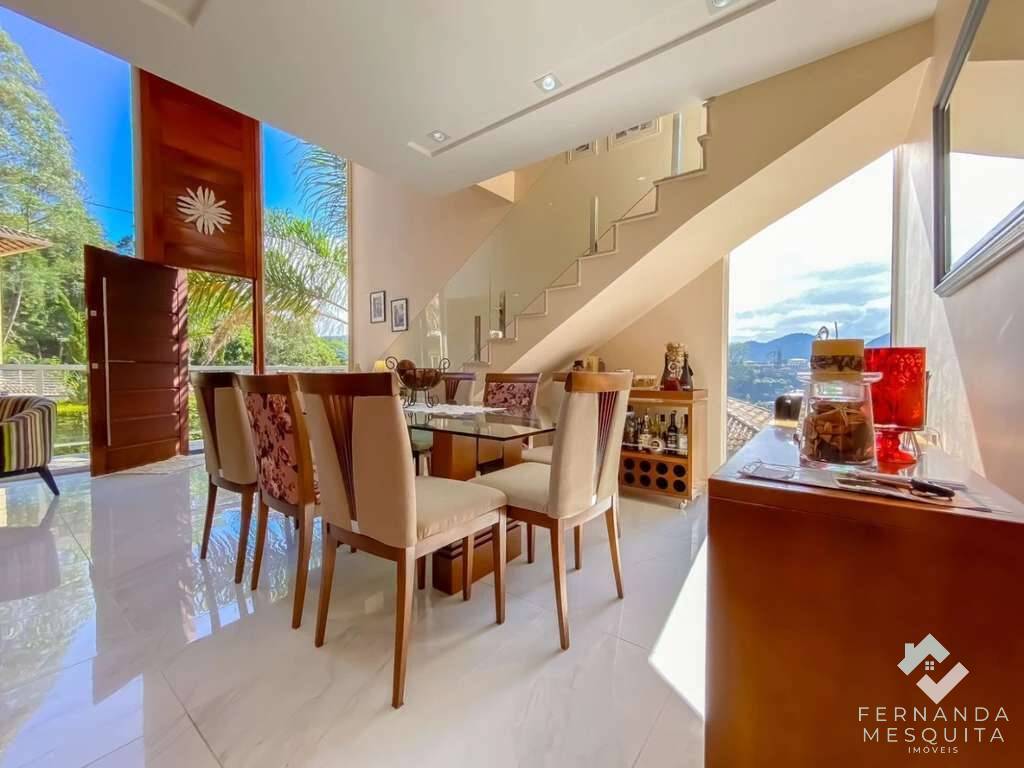 Espetacular Casa de Luxo de 5 Quartos (3 Suítes com Closet), Mezanino, Varanda Gourmet e Lazer Completo em Condomínio Fechado – Bairro Bom Retiro - Fernanda Mesquita Imóveis | Um novo capítulo pede um novo lar. Encontre aqui.