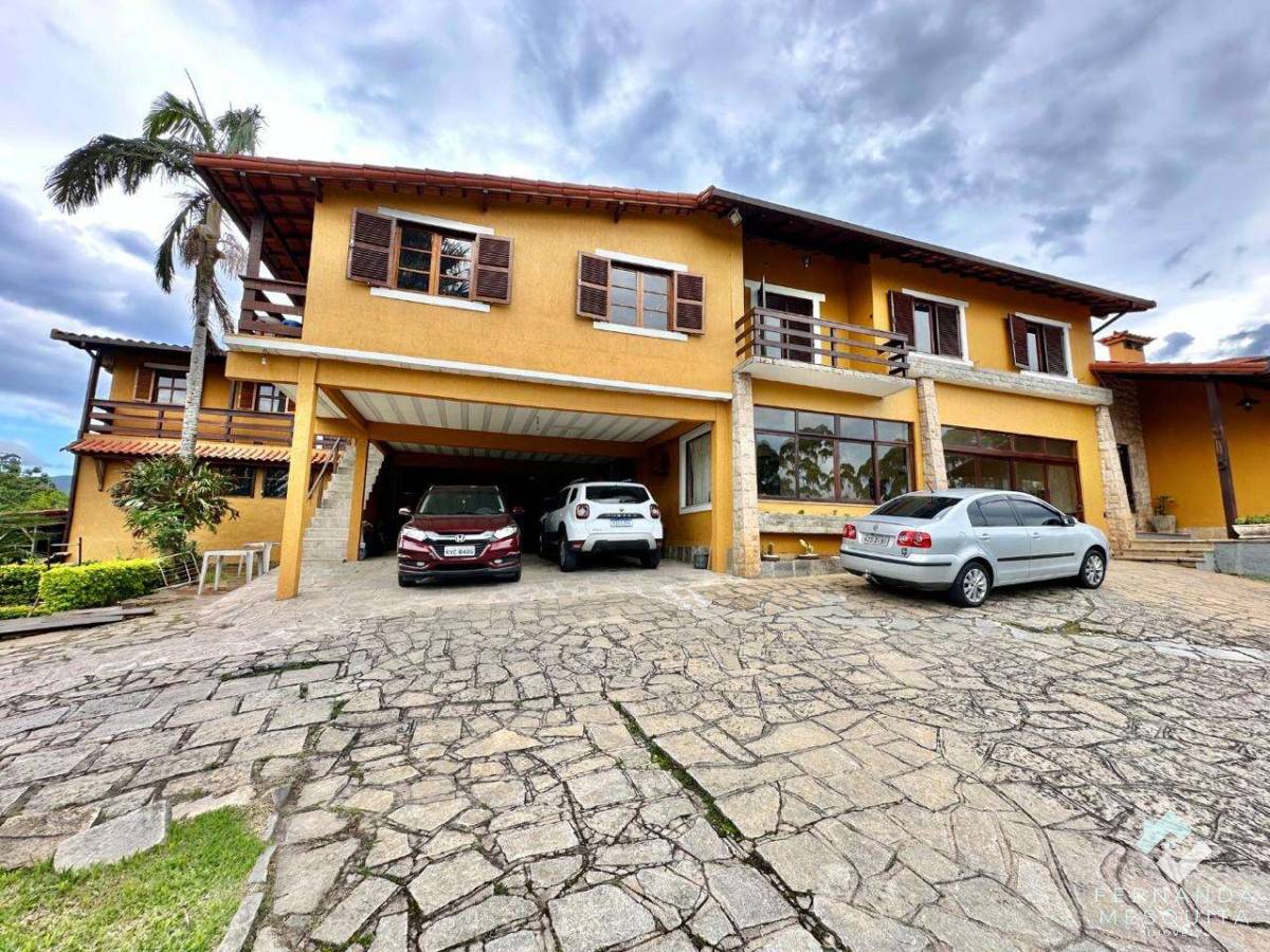  - Espetacular Residência de 188 m² com 4 Quartos (1 Suíte), Salão Gourmet Envidraçado, Piscina e Terreno Privativo de 1.612 m² – Fazendinha, Teresópolis