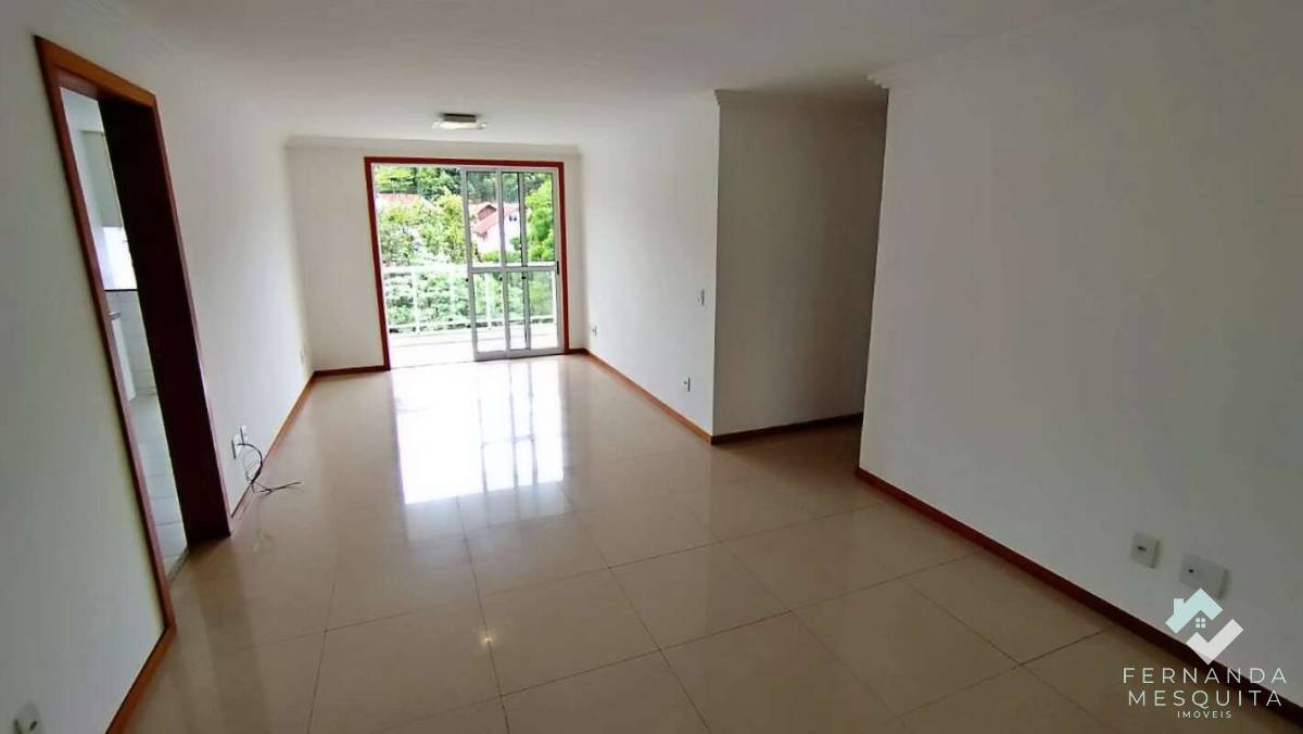 Oportunidade de Locação: Amplo Apartamento de 100 m² com 3 Quartos (1 Suíte), Varanda com Vista Verde, 2 Vagas e Lazer Completo