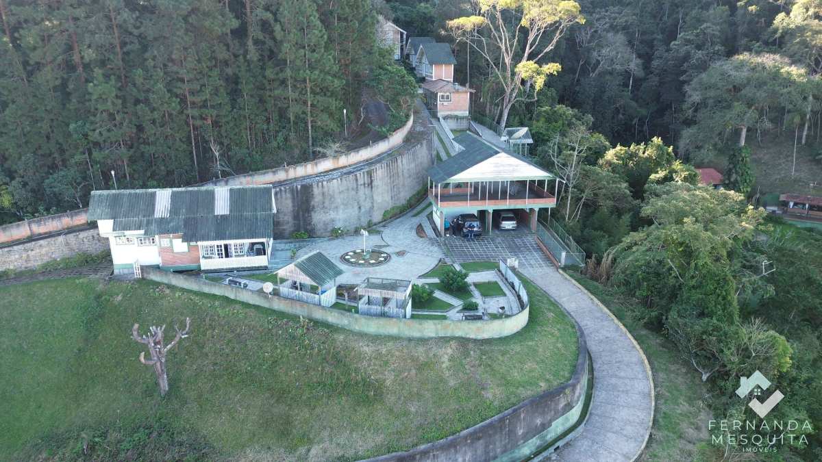 Sítio com Chalés à Venda em Teresópolis/RJ | 4.500 m² | Vista para o Dedo de Deus | Ideal para Pousada - Fernanda Mesquita Imóveis | Um novo capítulo pede um novo lar. Encontre aqui.