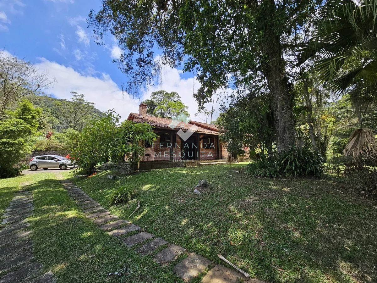 Casa à venda com 4 quartos, 234,72m² - Granja Guarani,Teresópolis