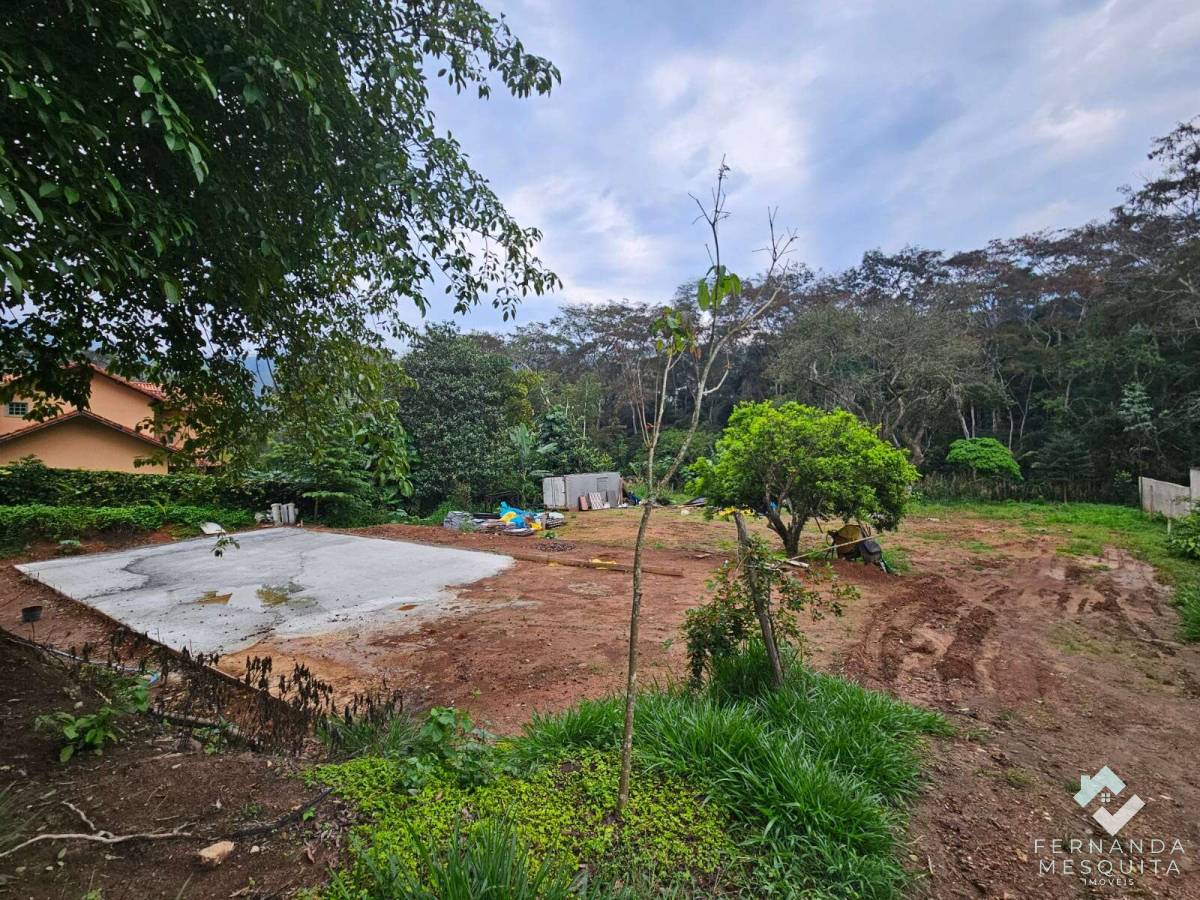  - Terreno Plano de 2.300m² 100% Legalizado com Platô Pronto e Vista Panorâmica em Endereço Nobre - Itaipava, Petrópolis/RJ