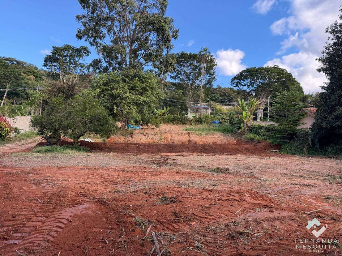  - Terreno Plano de 2.300m² 100% Legalizado com Platô Pronto e Vista Panorâmica em Endereço Nobre - Itaipava, Petrópolis/RJ
