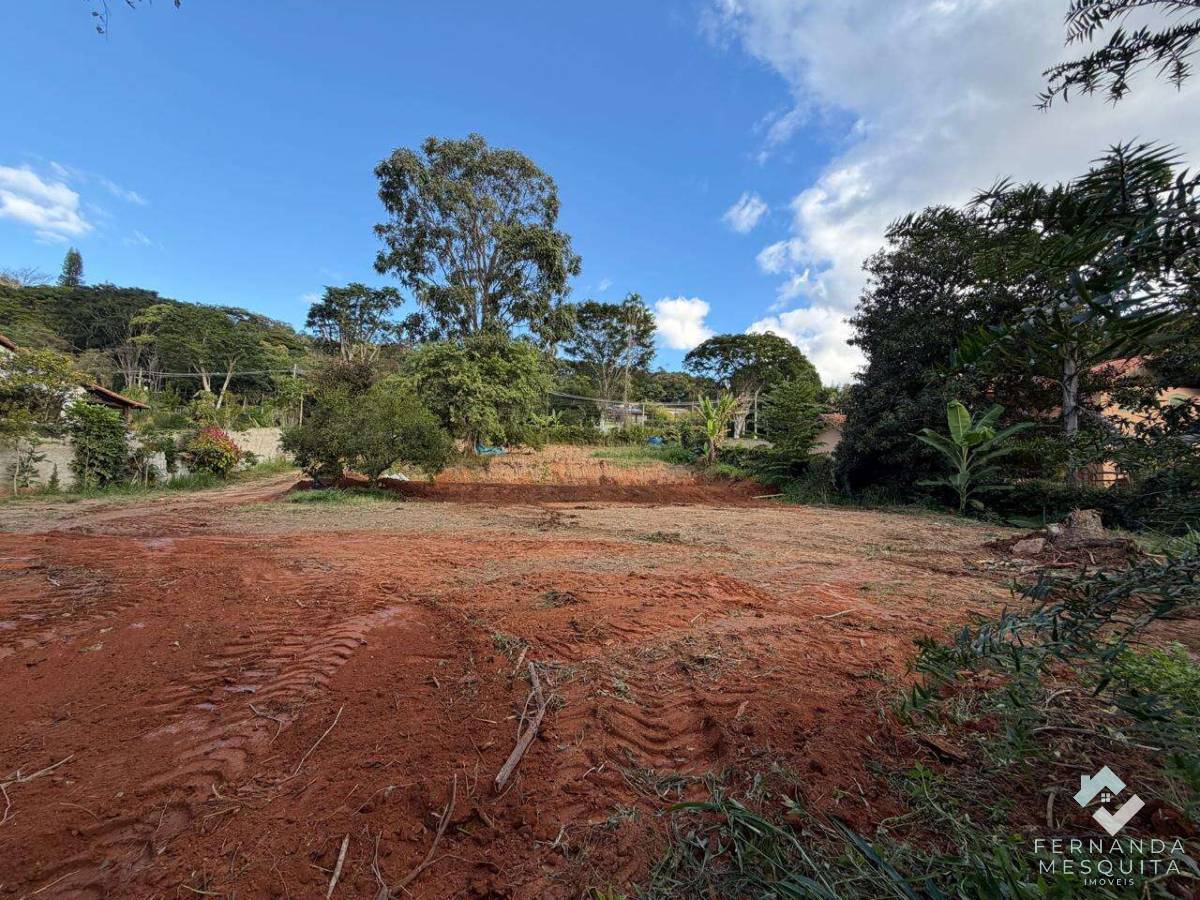  - Terreno Plano de 2.300m² 100% Legalizado com Platô Pronto e Vista Panorâmica em Endereço Nobre - Itaipava, Petrópolis/RJ